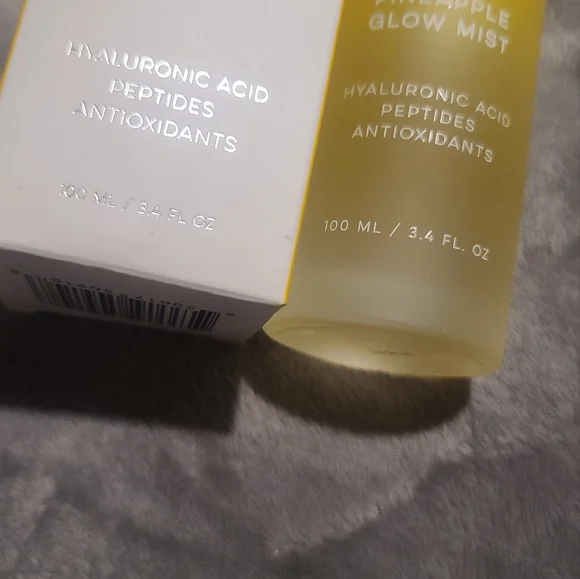 Clean Skin Club | Pineapple Glow Mist - Picture 2 of 4